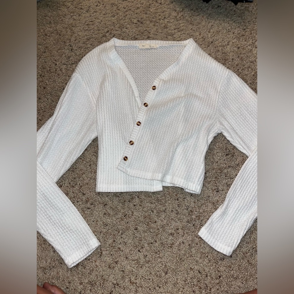 White long sleeve shirt w/buttons
